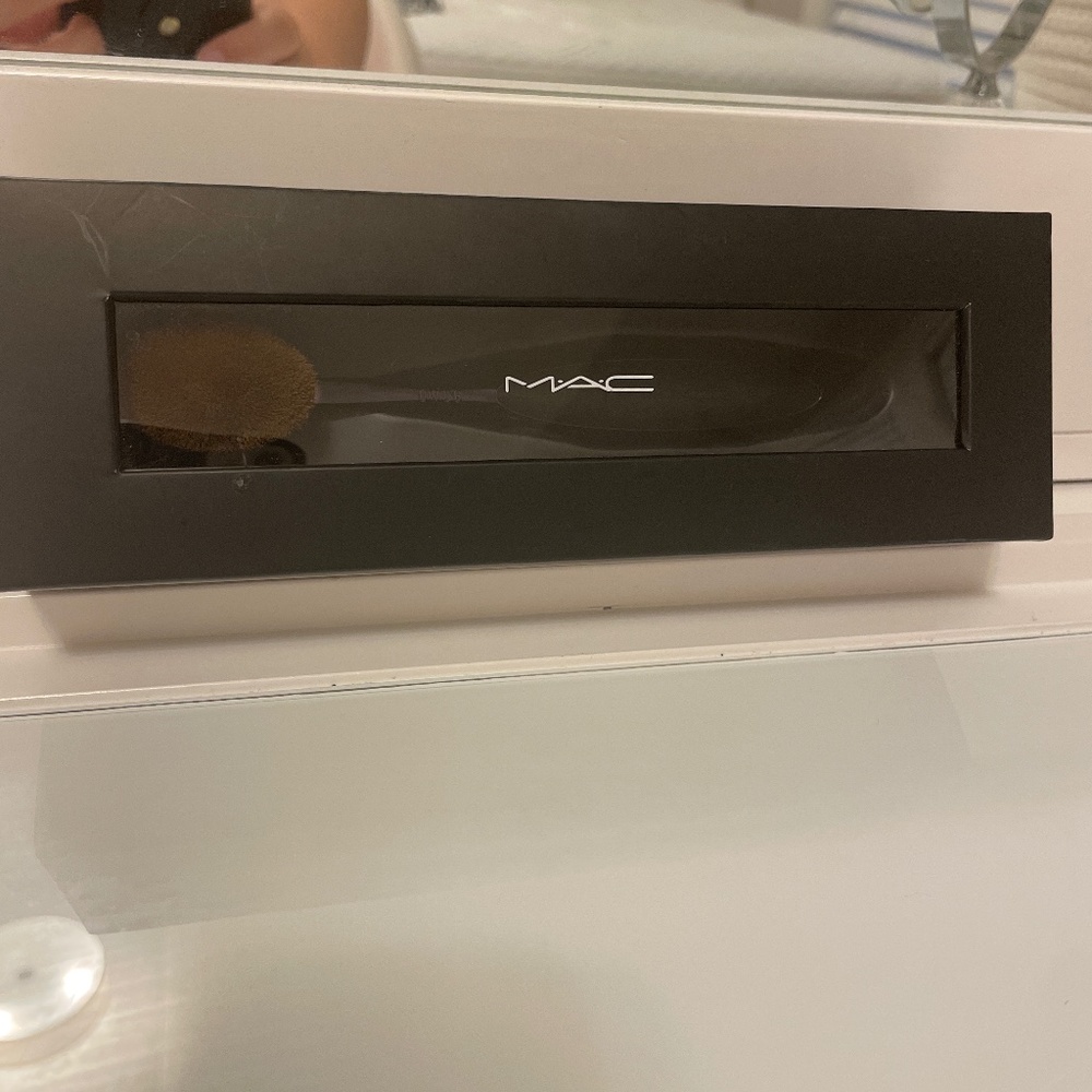 Mac Oval 6 brush!!